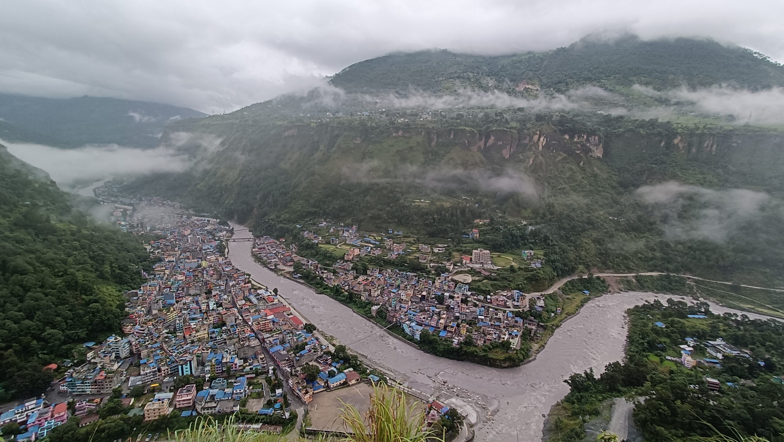 (बेनी बजारबाट देखिएको दृश्य । तश्वीर: ठाकुरप्रसाद आचार्य)