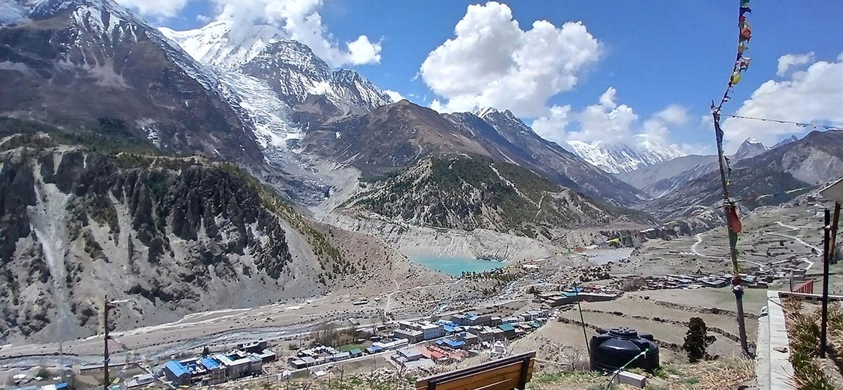 मनाङ गाउँको पृष्ठभूमिमा गङ्गापूर्ण हिमाल, ग्लेसियर र ताल
मनाङ, २० वैशाख ः मनाङ ङिस्याङ गाउँपालिका–६ मा अवस्थित मनाङ गाउँको पृष्ठभूमिमा गङ्गापूर्ण हिमाल, ग्लेसियर र गङ्गापूर्ण ताल । गाउँको नामबाट नै जिल्लाको नामकरण गरिएको हो । तस्बिरः नवीन लामिछाने÷रासस