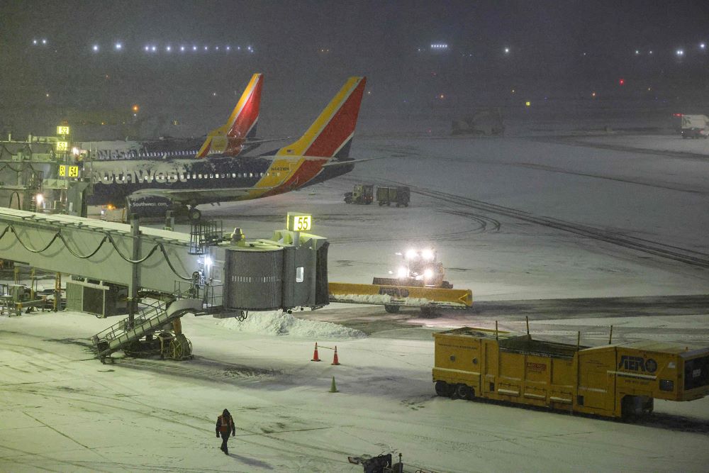 NY Airport snow