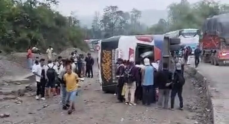 Bus Accdinet Nawalpur