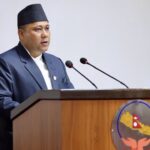 (परराष्ट्रमन्त्री  शिशिर खनाल राष्ट्रिय सभाको मंगलबारको बैठकमा सांसदहरूले उठाएका प्रश्नको जवाफ दिँदै। फोटो: रासस)