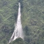 (बेंसी गाउँको शिरमा रहेको मनमोहक नारच्याङ झरना । तस्विरः ठाकुरप्रसाद आचार्य)