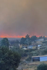 (क्यारी किफरद्वारा प्रदान गरिएको यो तस्बिरले नेभको रेनोमा रहेको हक आगलागीको अंश देखाउँछ।)
