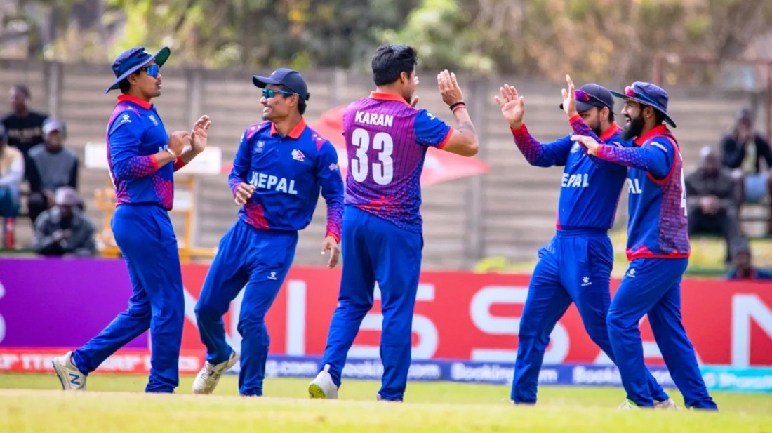 काठमाडौँ । अस्ट्रेलियामा जारी टप एन्ड ट्वान्टी २० सिरिजअन्तर्गत अस्ट्रेलियन क्यापिटल टेरिटोरी (एसिटी) विरुद्धको खेलमा नेपाल ‘ए’ विजयी भएको छ । अस्ट्रेलियाको डार्विनस्थित मरारा क्रिकेट मैदानमा आज भएको खेलमा नेपाल ‘ए’ले एसीटीलाई ४ विकेटले पराजित गरेको हो । 
एसिटीले दिएको १४१ रनको लक्ष्य नेपाल ‘ए’ले १९.२ ओभरमा ६ विकेट गुमाएर पूरा गर्यो । नेपालका लागि कुशल भुर्तेलले उत्कृष्ट ब्याटिङ गर्दै ६१ रन बनाए । उनले ४७ बलमा ५ चौका र एक छक्का प्रहार गरे । त्यस्तै पवन सर्राफ २९ रनमा अविजित रहे । मयन यादवले २१ तथा लोकेश बमले १२ रन बनाए । बलिङतर्फ एसिटीका ज्याक कहले ३ तथा जित मेहताले २ विकेट लिए । 
त्यसअघि टस हारेर पहिला ब्याटिङ गरेको एसीटीले निर्धारित २० ओभरमा ९ विकेट गुमाएर १४० रन बनाएको थियो । एसीटीका डिलन हन्टरले सर्वाधिक ४४ रन बनाए । एन्स टिवारी र निक ब्रोसले समान १९-१९ रन बनाए । बलिङतर्फ नेपालका कुशल भुर्तेलले तीन विकेट लिए भने  युवराज खत्रीले दुई विकेट लिए । त्यस्तै पवन सर्राफ, बिपिन खत्री र शाहब आलमले समान एक एक विकेट लिए । 
प्रतियोगितामा नेपाल ‘ए’ को लगातार यो दोस्रो जित हो । यसअघि सोमबार भएको खेलमा नेपाल ‘ए’ले होबार्ट हरिकेन्स एकेडेमीलाई ३९ रनले पराजित गरेको थियो । त्यसअघि नेपाल ‘ए’ पहिलो खेलमा एनटी स्ट्राइकसँग ८ विकेट तथा बङ्गलादेशको ए टोलिसङ ९ विकेटले पराजित भएको थियो ।
त्यस्तै एसिटी भने प्रतियोगितामा जितविहीन रहेको छ । यस अघि तीन खेल खेलेको एसिटी किङ्समेनसँग ६ विकेट, भिक्टोरिया सिए-११ सँग ८ विकेट तथा एनटी स्ट्राइकसँग ६ विकेटले पराजित भएको थियो । रासस