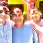 (हिन्दु मान्यजनबाट दसैंको टीका लगाएपछि मुस्लिम अगुवा मन्सुरी । तस्बिरः सिराज खान)